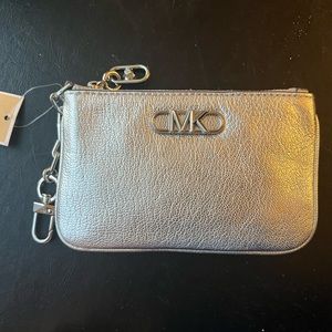 Michael Kors Parker Metallic Small Key Card Holder (silver)